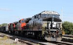 NS 4011 prepares to lead train 351 out of Glenwood Yard